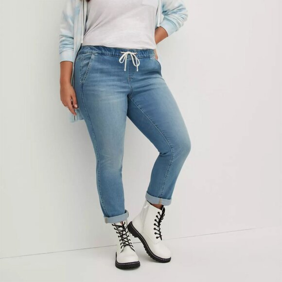 Plus Size Torrid 2S (2X Short) Pull-On Weekend Boyfriend Straight Stretch Jeans - Picture 12 of 14